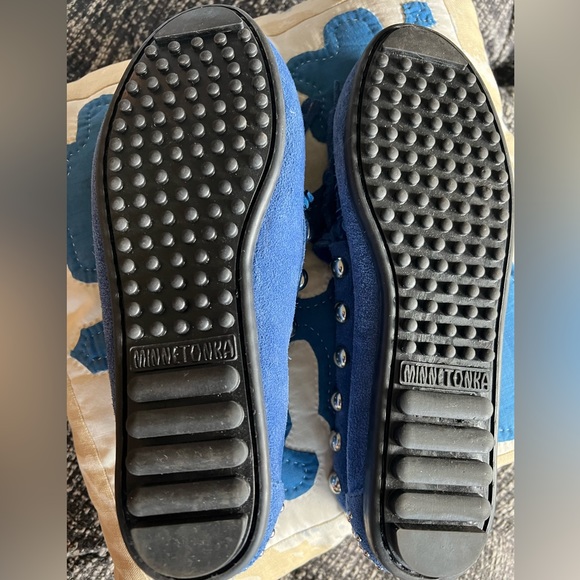 Rare ~One of a Kind ~ Blue Studded Minnetonka Moccasins. Size 6 - Picture 3 of 7